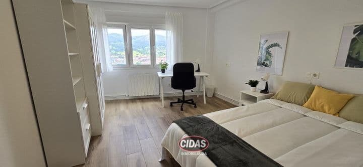 4 bedrooms apartment for rent in Oviedo, Spain - Image 9