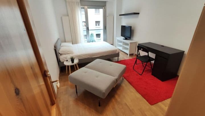 1 bedroom apartment for rent in Oviedo, Spain - Image 2