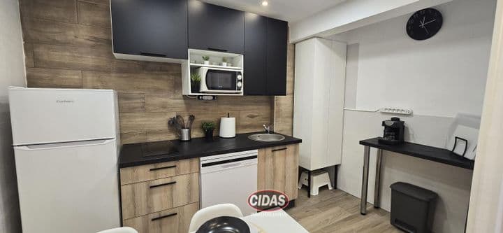 4 bedrooms apartment for rent in Oviedo, Spain - Image 2