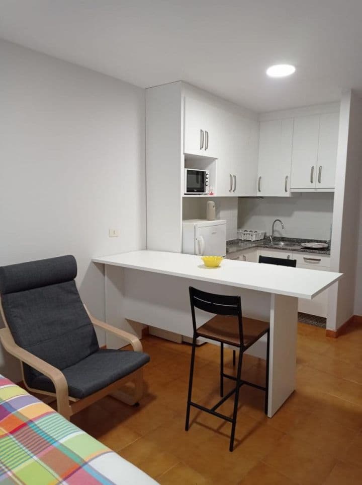 1 bedroom apartment for rent in Santiago de Compostela, Spain - Image 3