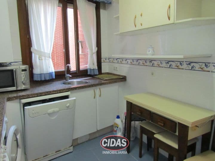 4 bedrooms apartment for rent in Oviedo, Spain - Image 5