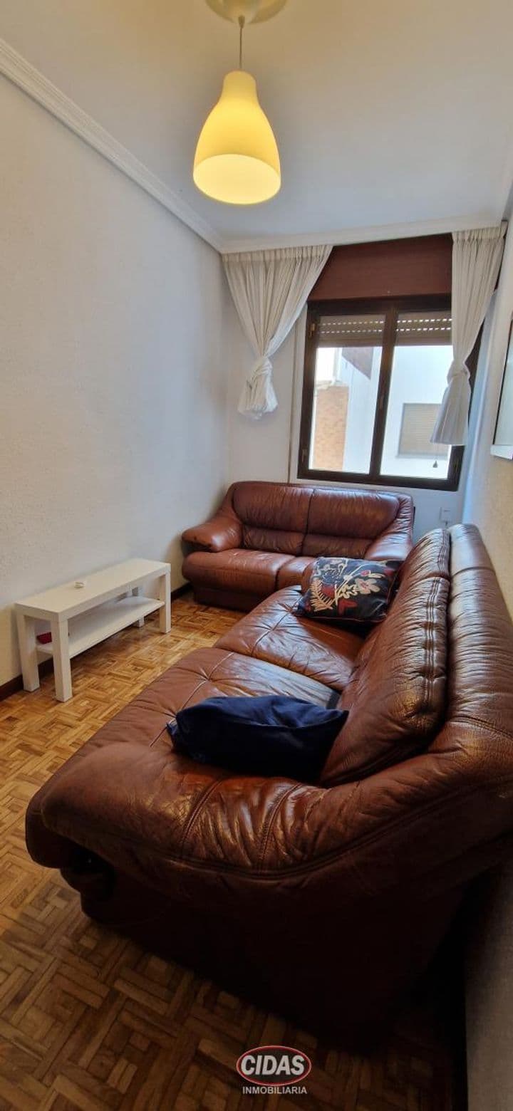 1 bedroom apartment for rent in Oviedo, Spain - Image 6