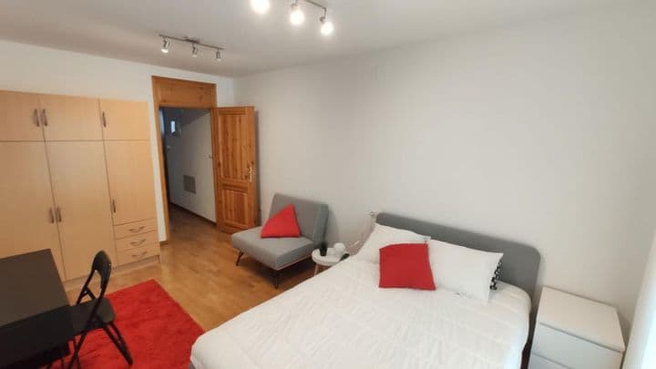 1 bedroom apartment for rent in Oviedo, Spain - Image 4