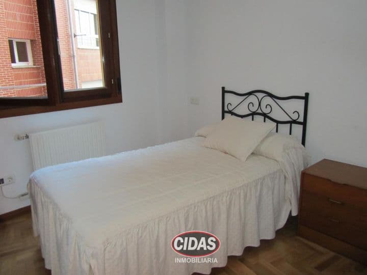 4 bedrooms apartment for rent in Oviedo, Spain - Image 6