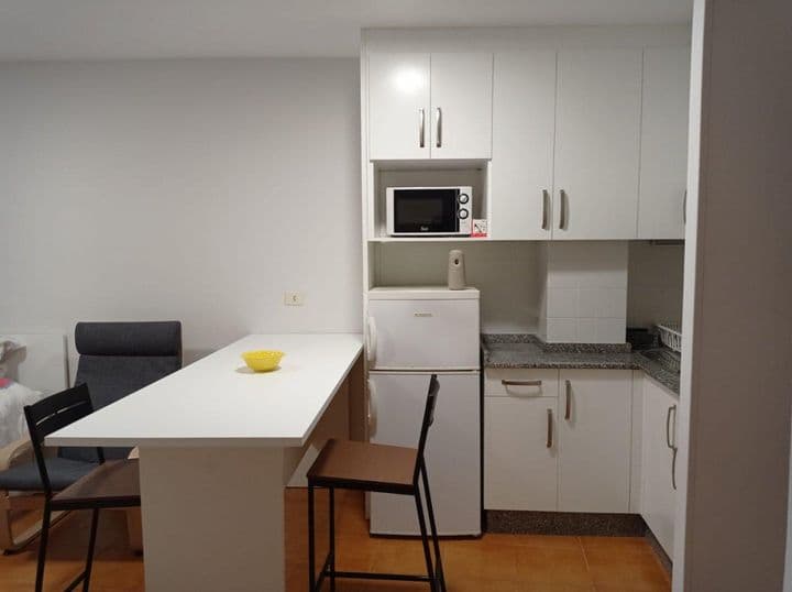 1 bedroom apartment for rent in Santiago de Compostela, Spain - Image 2