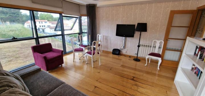 3 bedrooms apartment for rent in Santiago de Compostela, Spain - Image 2