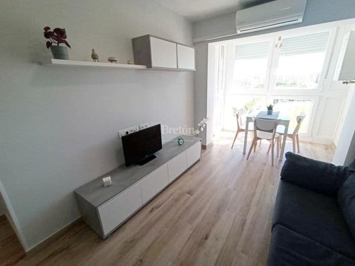 3 bedrooms apartment for rent in Universidad, Spain - Image 3