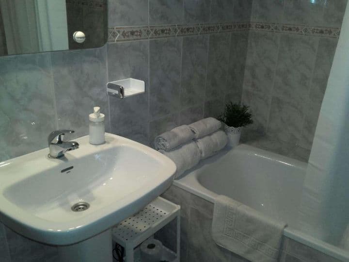 1 bedroom apartment for rent in Parque de la Paloma, Spain - Image 11