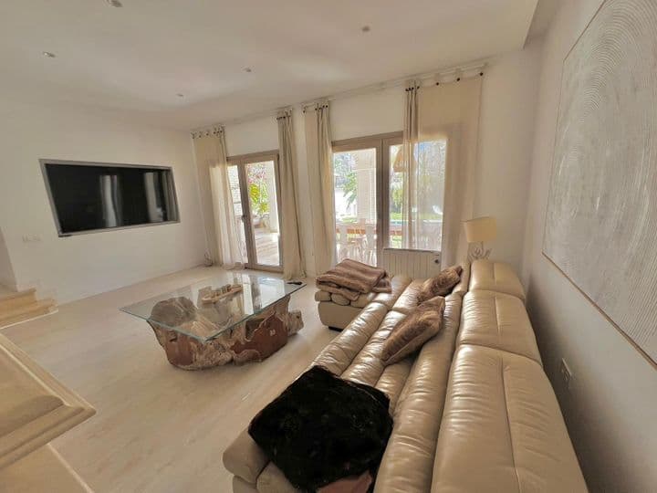 4 bedrooms house for rent in Centro, Spain - Image 5