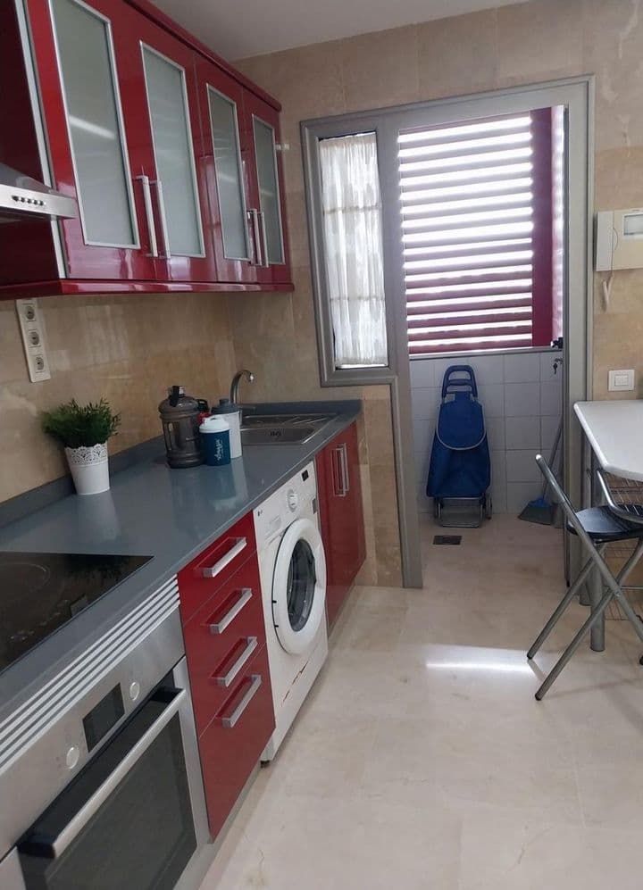 2 bedrooms apartment for rent in Ciudad Alta, Spain - Image 6