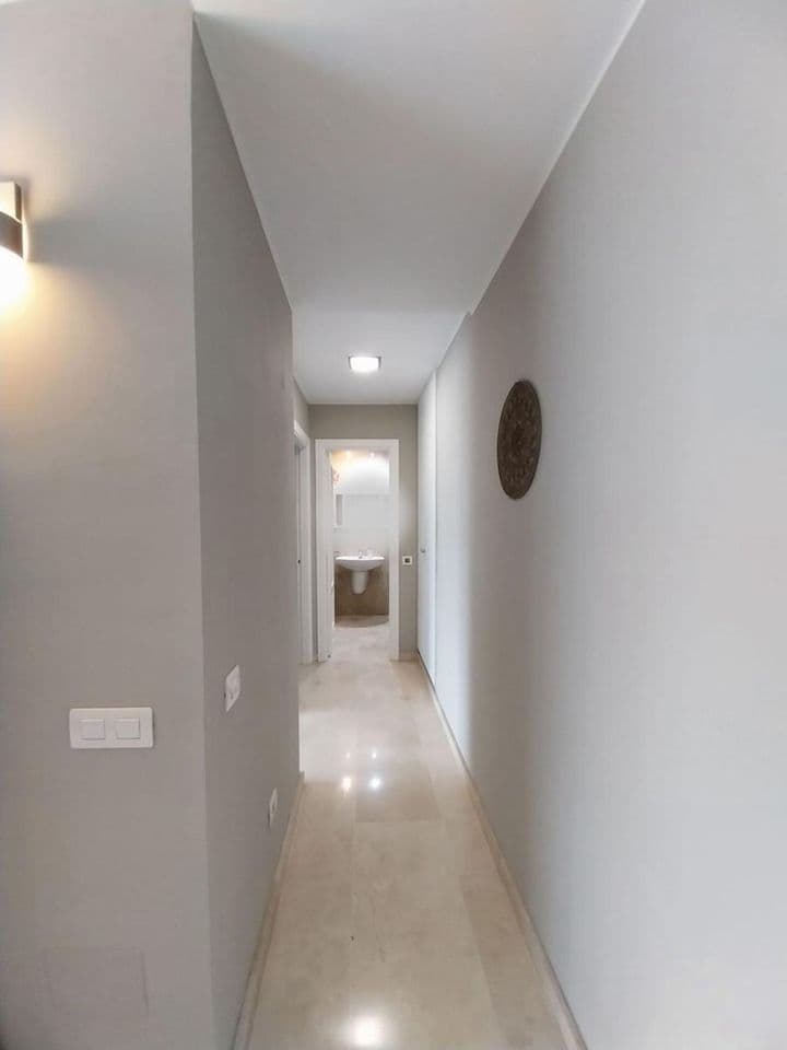 2 bedrooms apartment for rent in Ciudad Alta, Spain - Image 8