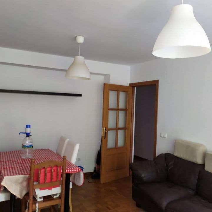 4 bedrooms apartment for rent in Santiago de Compostela, Spain - Image 3