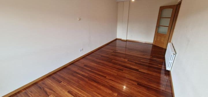 2 bedrooms apartment for rent in Santiago de Compostela, Spain - Image 3