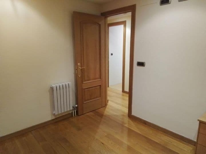 2 bedrooms apartment for rent in Vigo, Spain - Image 7