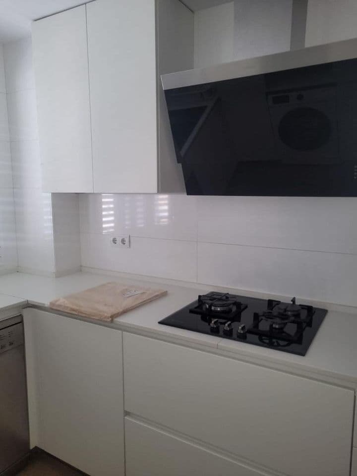 3 bedrooms apartment for rent in Malaga-Centro, Spain - Image 10