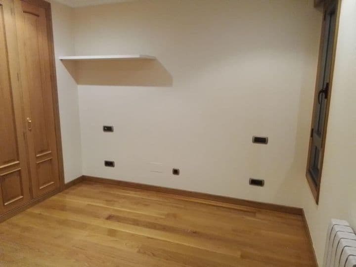 2 bedrooms apartment for rent in Vigo, Spain - Image 3