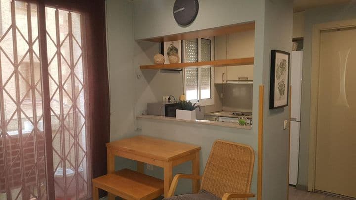 1 bedroom apartment for rent in Ciutat Vella, Spain - Image 2