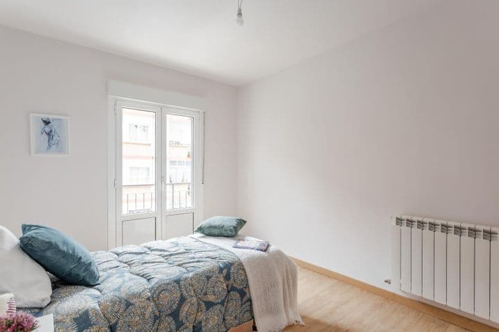 4 bedrooms apartment for rent in Pamplona, Spain - Image 12