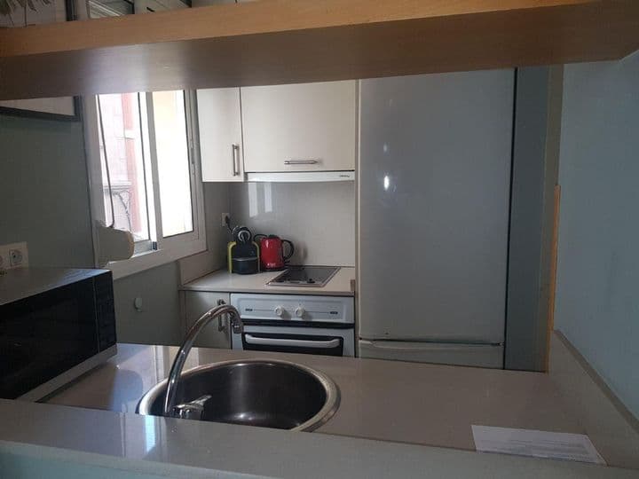 1 bedroom apartment for rent in Ciutat Vella, Spain - Image 3