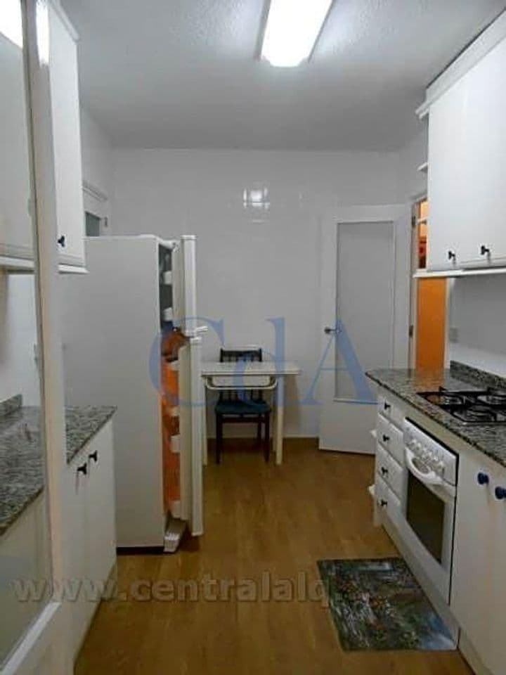 3 bedrooms apartment for rent in Centro, Spain - Image 10