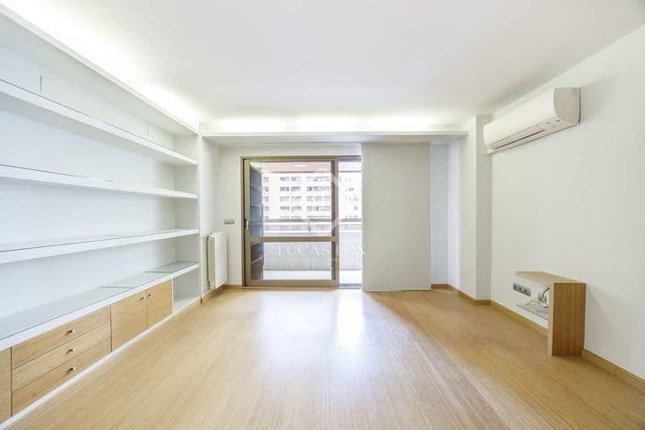 4 bedrooms apartment for rent in Valencia, Spain - Image 9