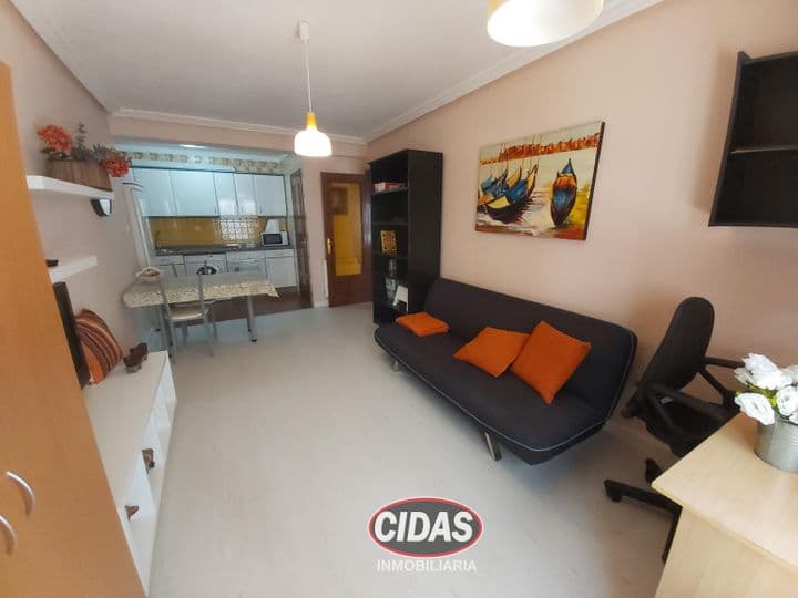 1 bedroom apartment for rent in Oviedo, Spain - Image 4