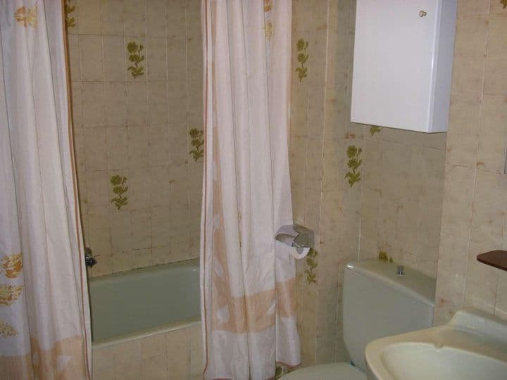 1 bedroom apartment for rent in Salamanca, Spain - Image 12