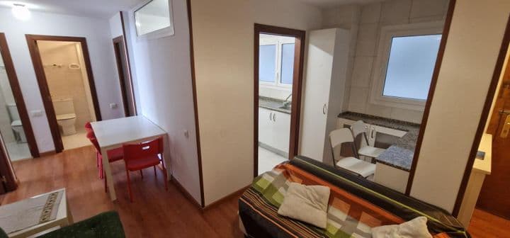 3 bedrooms apartment for rent in Santiago de Compostela, Spain - Image 4