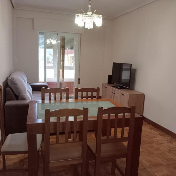 3 bedrooms apartment for rent in Torrelavega, Spain - Image 3