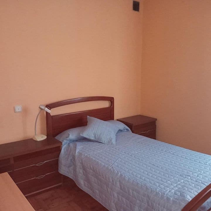 3 bedrooms apartment for rent in Torrelavega, Spain - Image 5