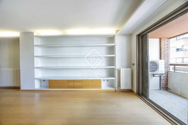 4 bedrooms apartment for rent in Valencia, Spain - Image 11