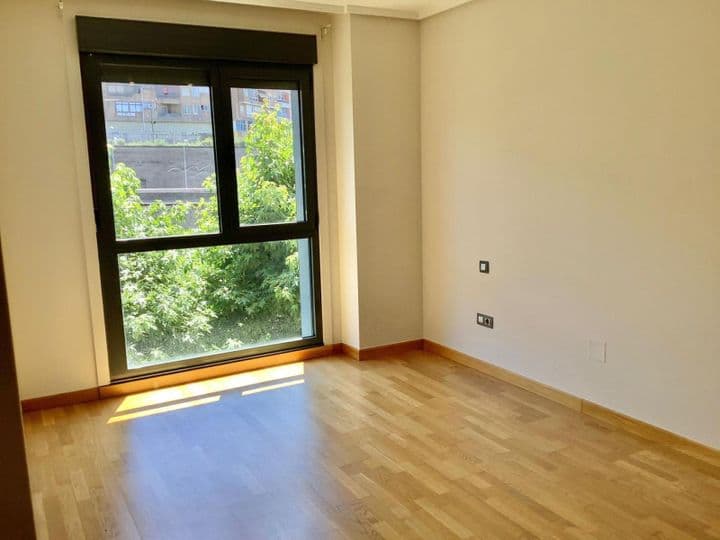 2 bedrooms apartment for rent in Vigo, Spain - Image 3