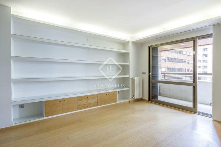 4 bedrooms apartment for rent in Valencia, Spain - Image 7