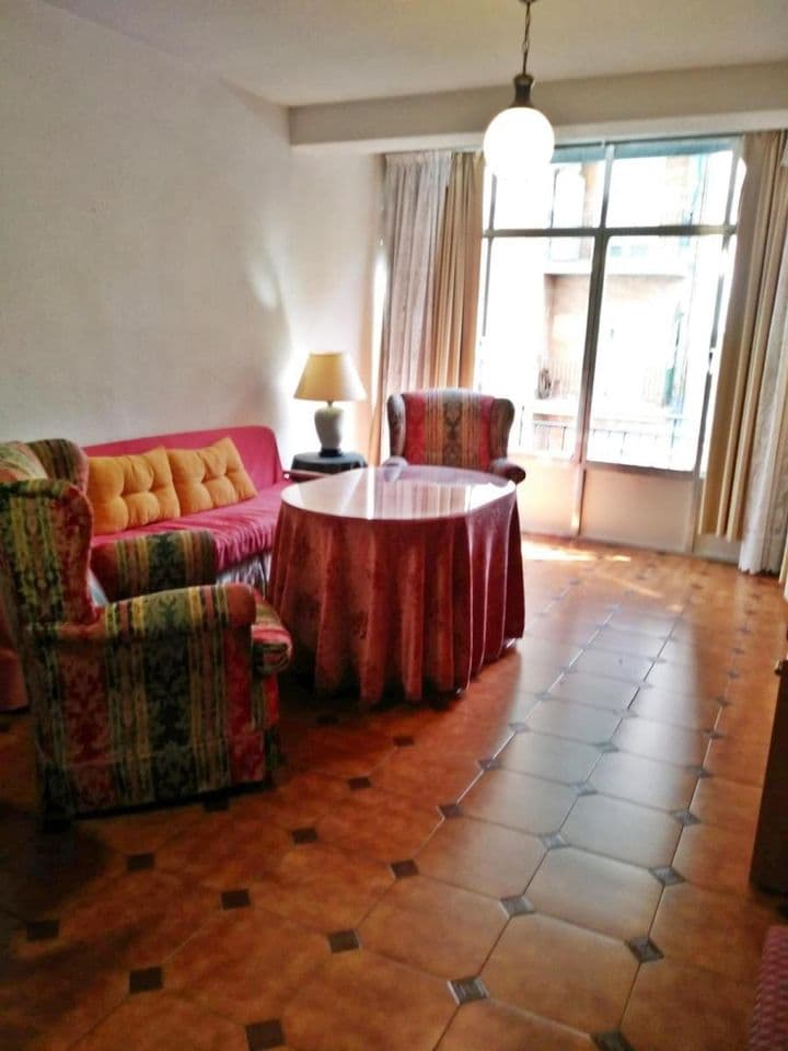 4 bedrooms apartment for rent in Camino de Ronda, Spain - Image 4