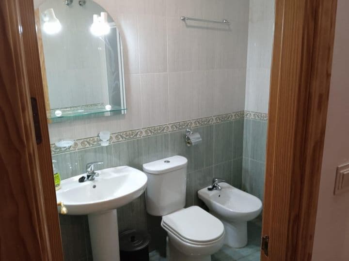 3 bedrooms apartment for rent in Centro-Sagrario, Spain - Image 9