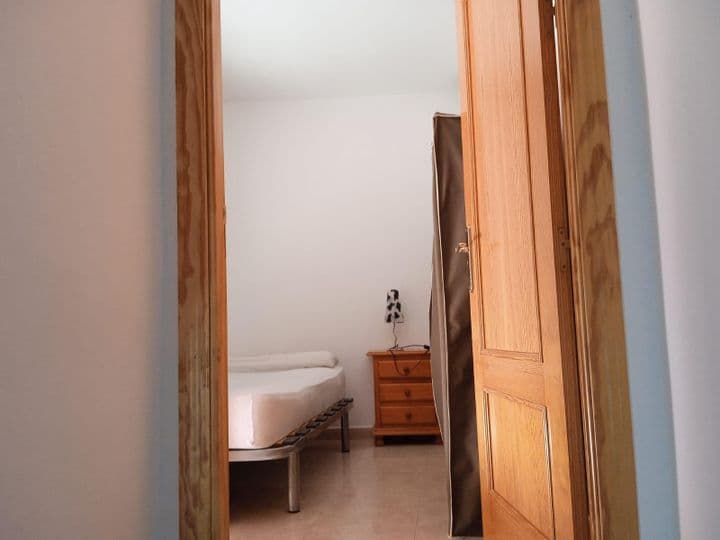 3 bedrooms apartment for rent in Centro-Sagrario, Spain - Image 4