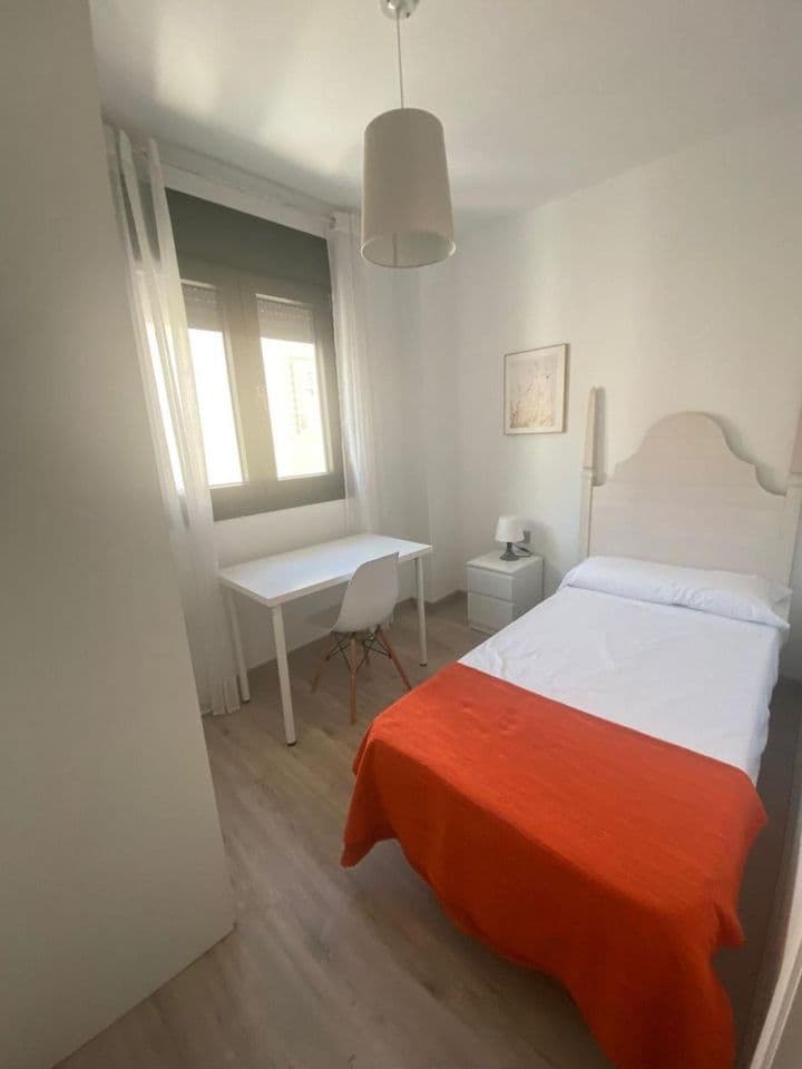 2 bedrooms apartment for rent in Figares, Spain - Image 5