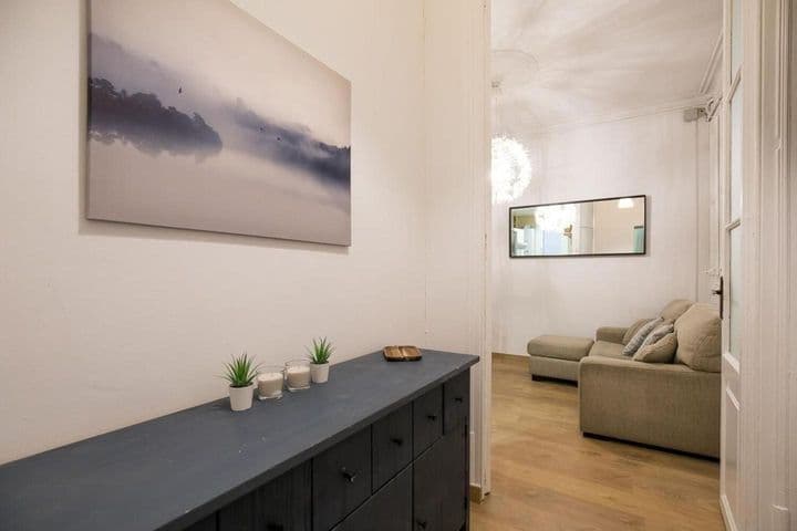 3 bedrooms apartment for rent in Ciutat Vella, Spain - Image 5