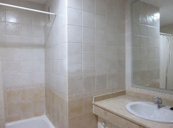 3 bedrooms apartment for rent in Granada, Spain - Image 2