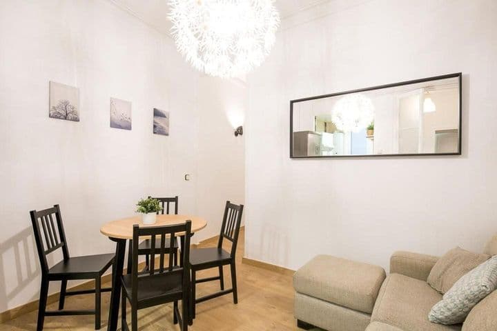 3 bedrooms apartment for rent in Ciutat Vella, Spain - Image 4