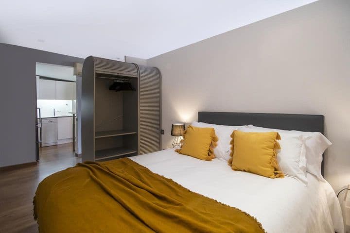 1 bedroom apartment for rent in Dreta de lEixample, Spain - Image 10