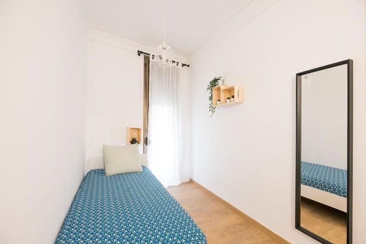 3 bedrooms apartment for rent in Ciutat Vella, Spain - Image 11