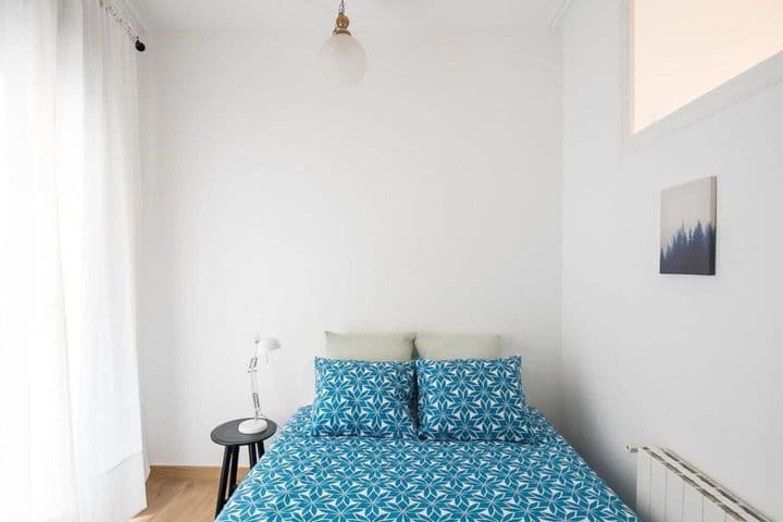 3 bedrooms apartment for rent in Ciutat Vella, Spain - Image 9