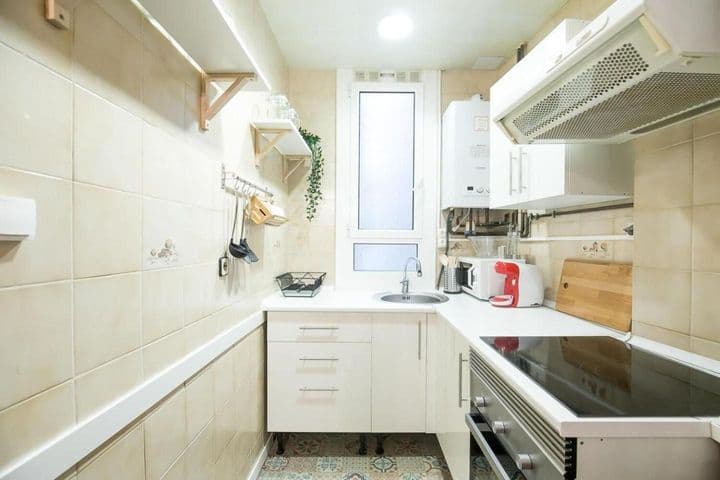 3 bedrooms apartment for rent in Ciutat Vella, Spain - Image 7