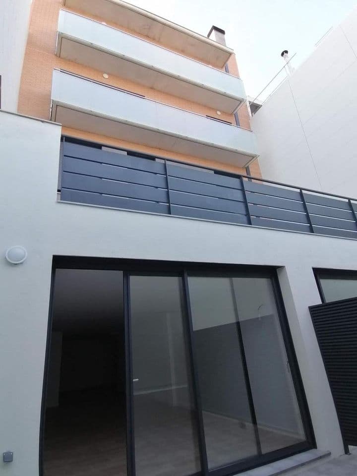 3 bedrooms apartment for rent in Badalona, Spain - Image 4