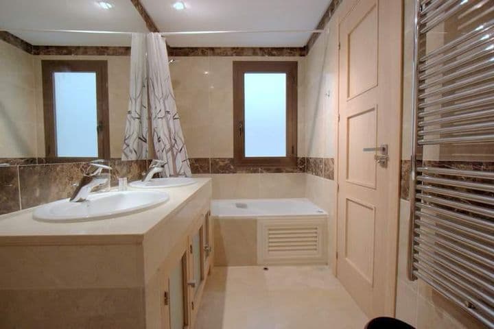 2 bedrooms apartment for sale in La Duquesa, Spain - Image 9