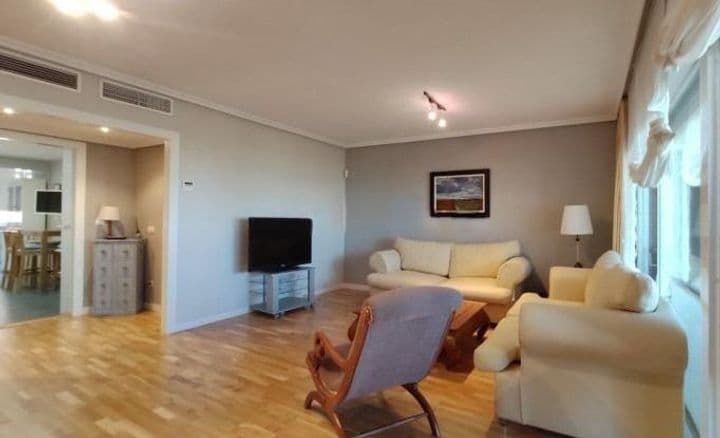 3 bedrooms apartment for rent in Benalua, Spain - Image 8