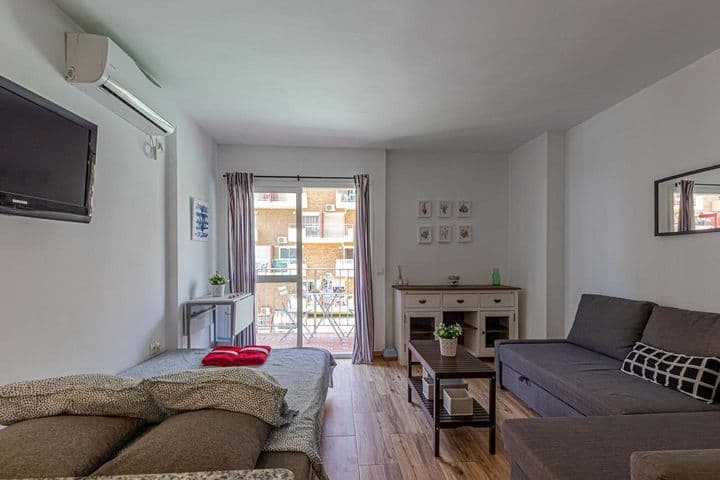 Apartment for rent in Parque de la Paloma, Spain - Image 2