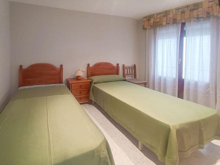 2 bedrooms apartment for rent in Huesca, Spain - Image 11