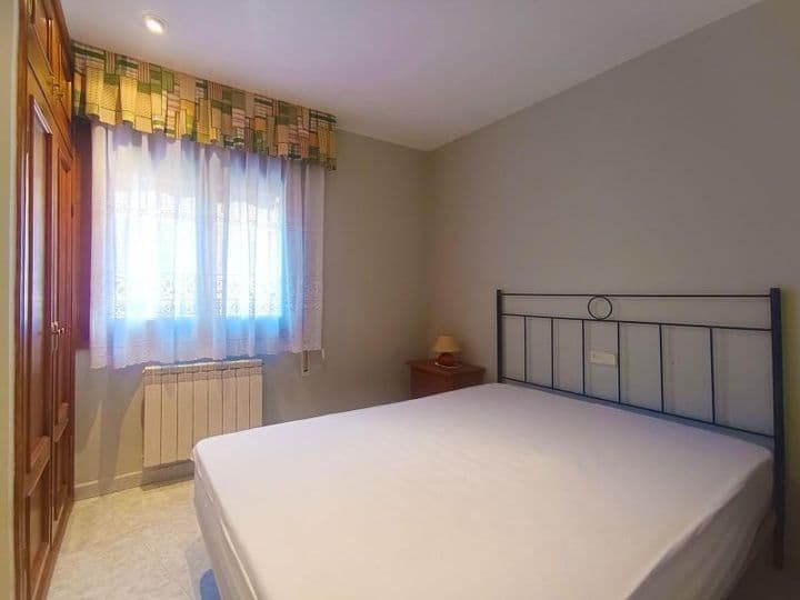 2 bedrooms apartment for rent in Huesca, Spain - Image 8